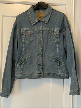 Vintage Levi's Women's Medium Blue Denim Jacket